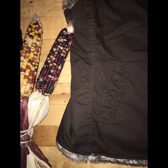 GAP Reversible Vest - Picture 3 of 8